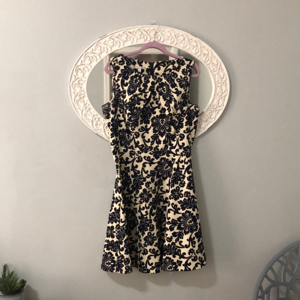 Sleeveless dress